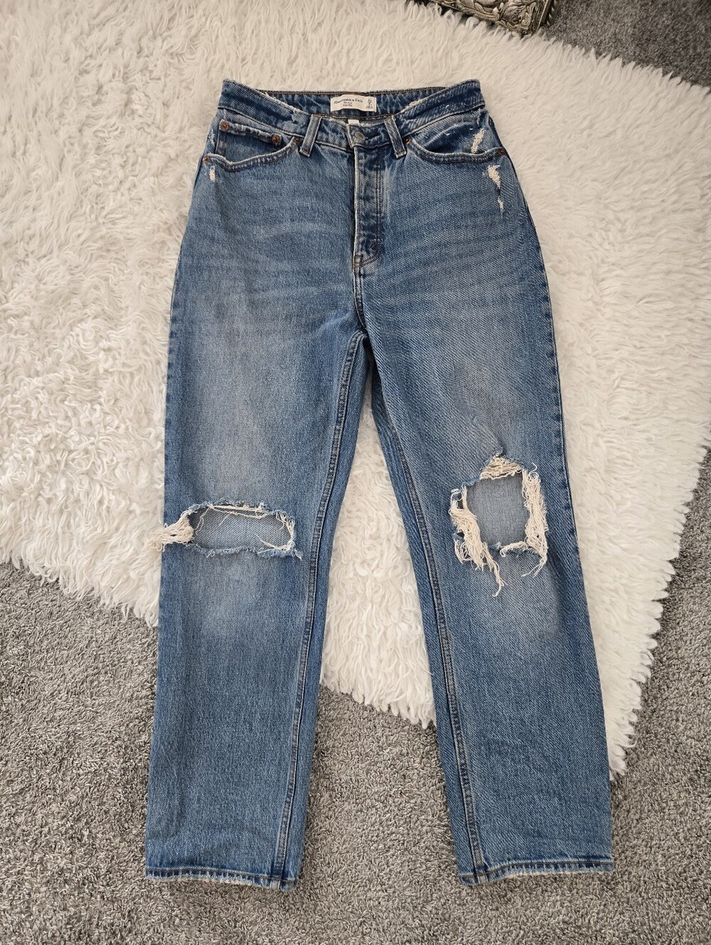 Abercrombie & Fitch Curve Love Distressed The Dad High Rise jeans. Size 26